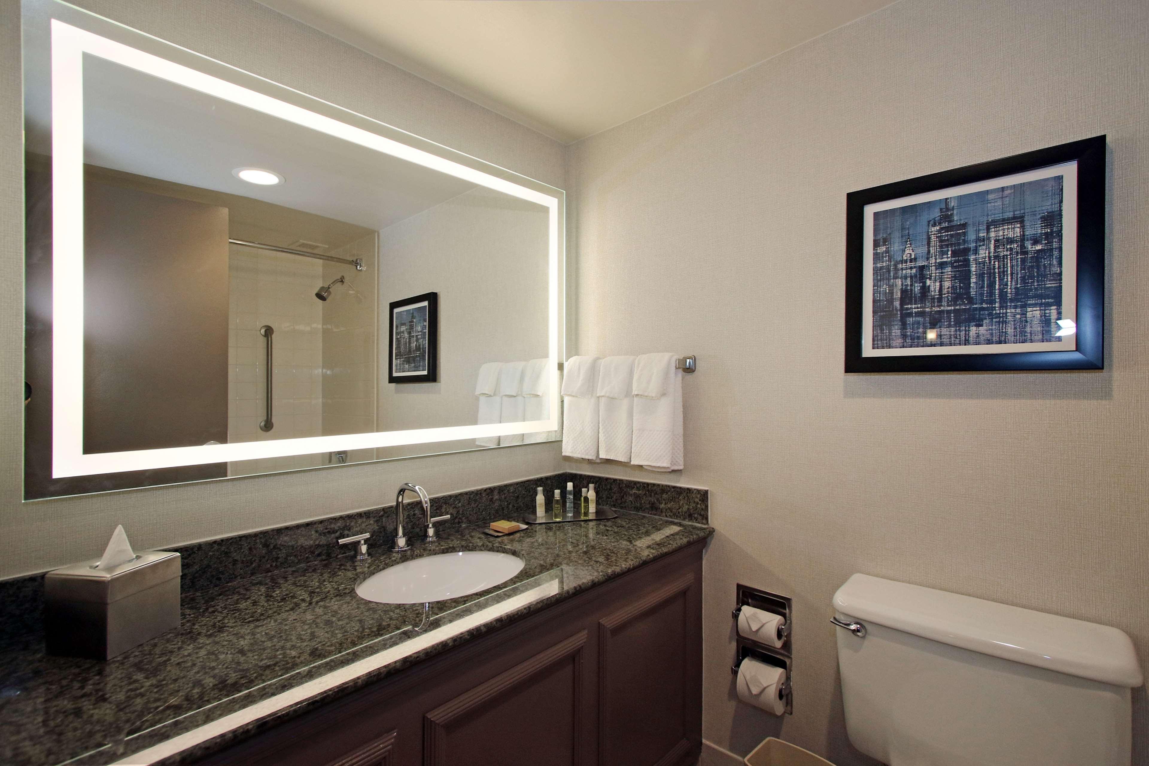 Doubletree By Hilton Hotel Newark Airport Exterior foto