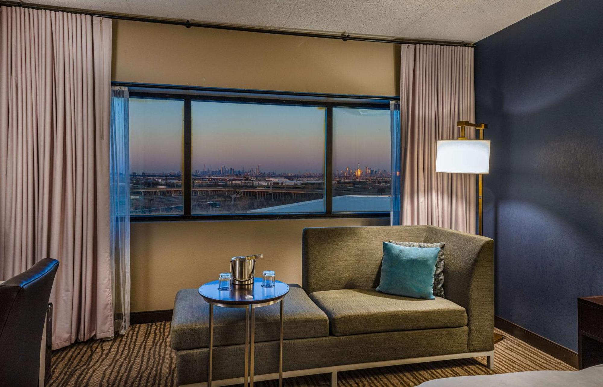Doubletree By Hilton Hotel Newark Airport Exterior foto