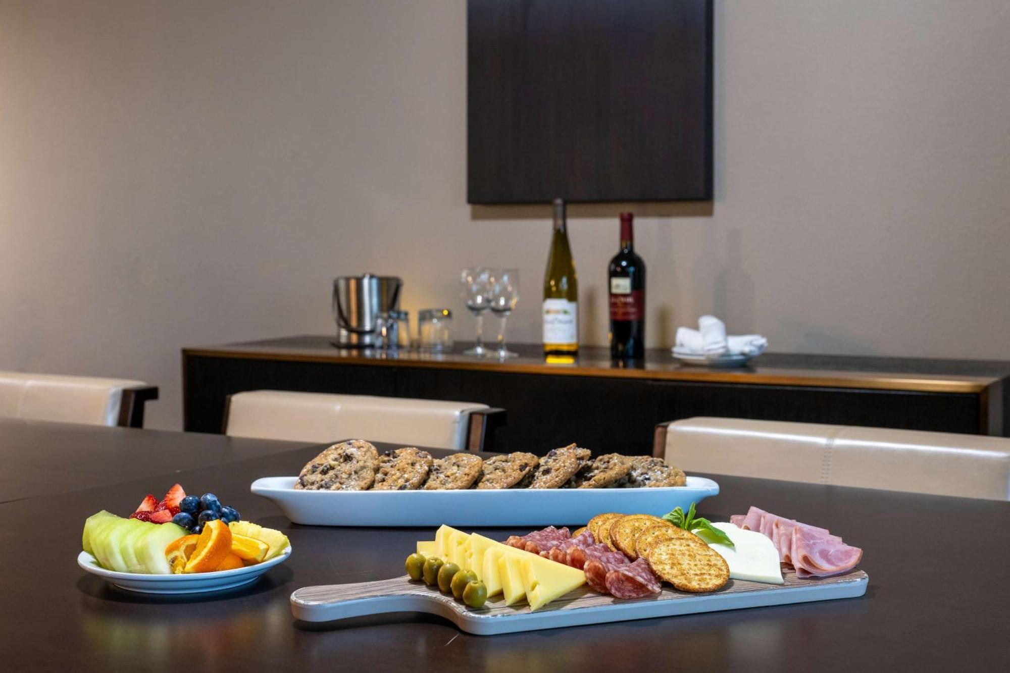 Doubletree By Hilton Hotel Newark Airport Exterior foto